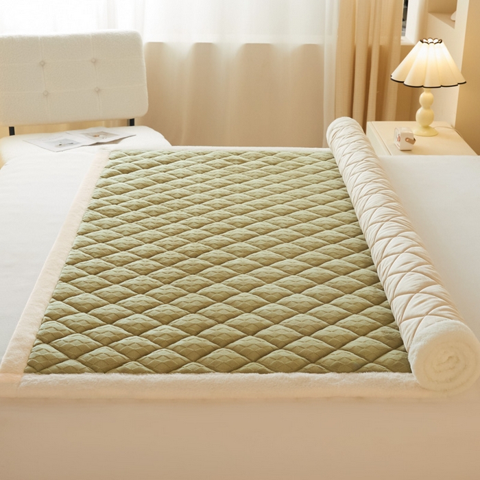 91家纺网 家纺一手货源 找家纺 鑫钰 2024新款宝宝绒牛奶绒烂花大豆夹棉床褥床护垫-菱形格 菱形格-茶绿