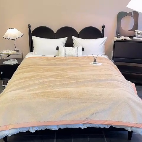 91家纺网 家纺一手货源 找家纺 2025新款纯色仿貂绒双面绒宝宝绒多功能休闲毯子办公室卧室复合毯子 卡其