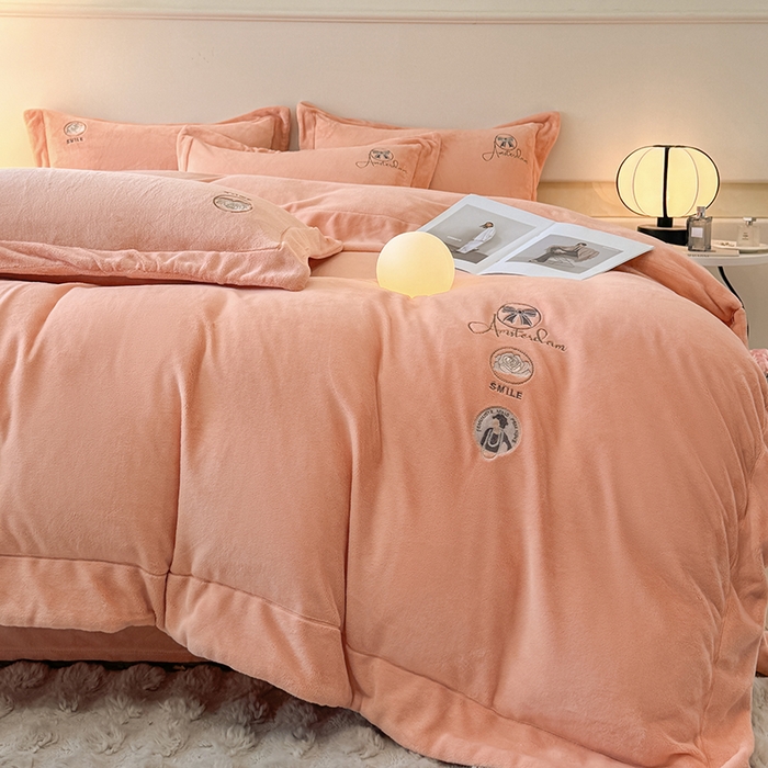 91家纺网 家纺一手货源 找家纺 新方向 2025新款全消光A类刺绣牛奶绒四件套-伊菲 伊菲-桃玉