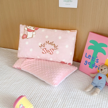 91家纺网 家纺一手货源 找家纺 2024新款牛奶绒豆豆枕三丽鸥牛奶绒枕头可拆洗豆豆枕儿童枕幼儿园枕头30*50cm/只 甜甜美乐蒂