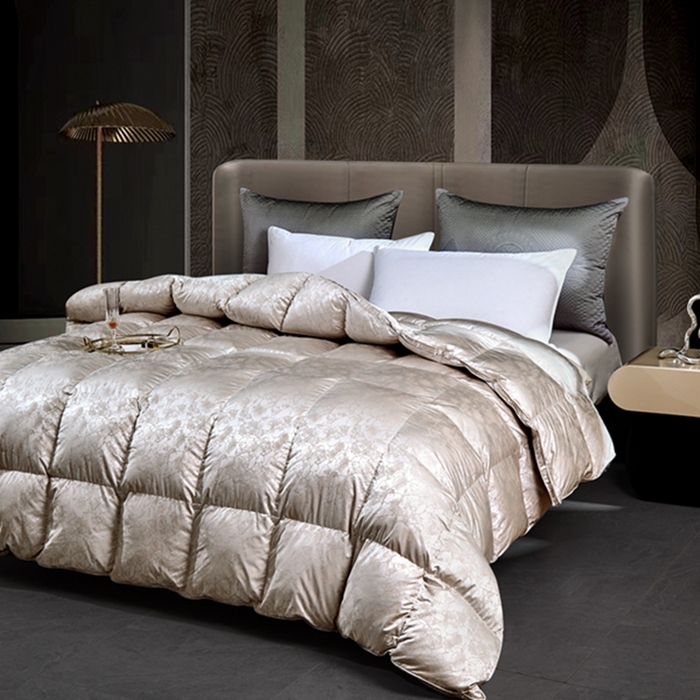 91家纺网 家纺一手货源 找家纺 静若居 2024新款羽绒被壳高精密真丝提花羽绒被壳单层防绒婚庆款 香槟