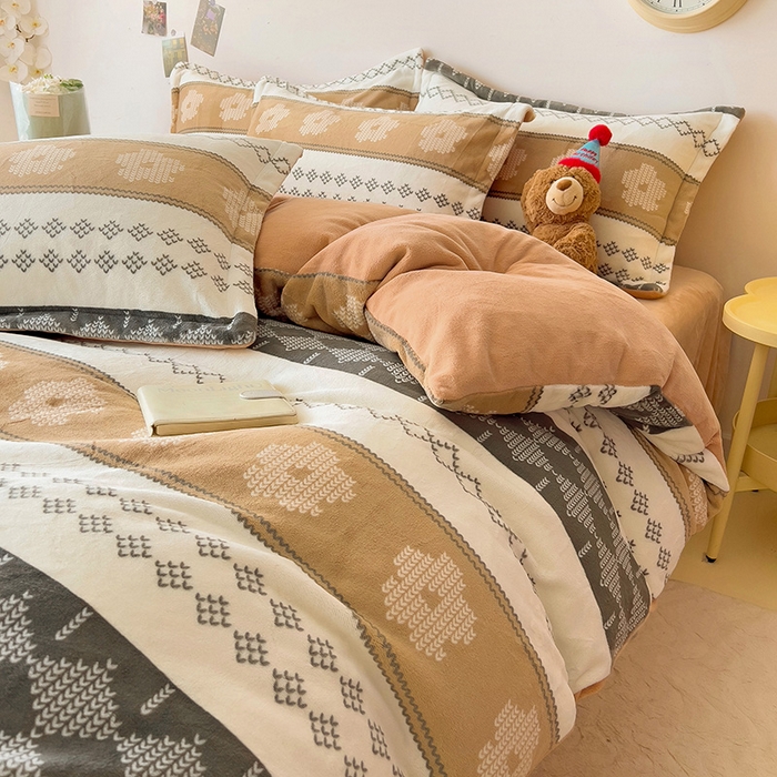 91家纺网 家纺一手货源 找家纺 大柏树 2025新款A类高克重亲肤舒适牛奶绒印花四件套-四件套可定制 波西米亚