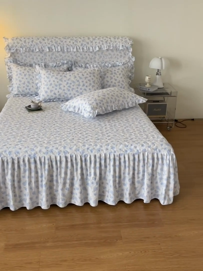 91家纺网 家纺一手货源 找家纺 十个点家纺 2024新款云锦棉印花床裙三件套-晚秋系列 蓝色玫瑰