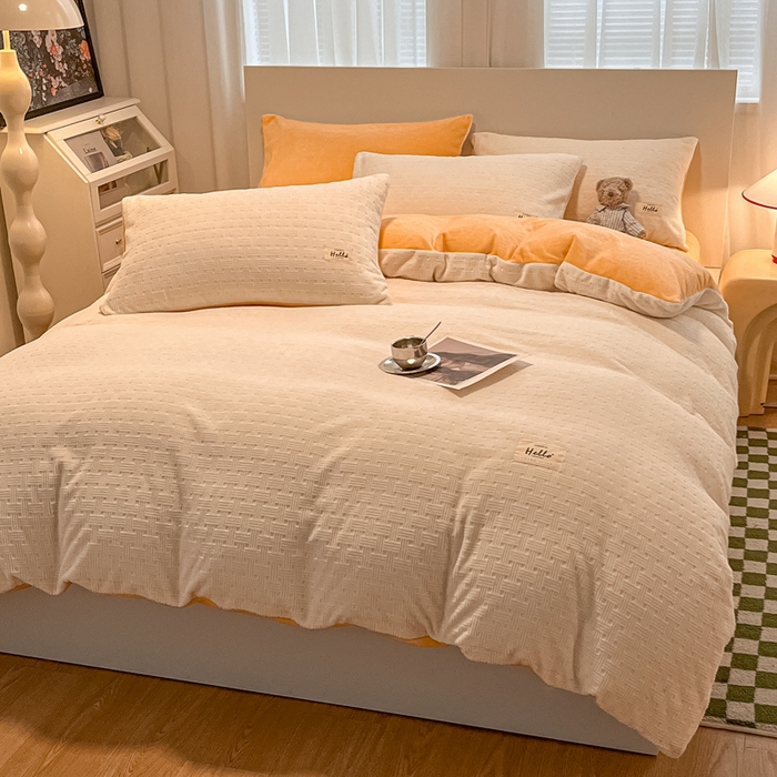 91家纺网 家纺一手货源 找家纺 857家居 2024新款雕花绒四件套-云朵系列 云朵黄