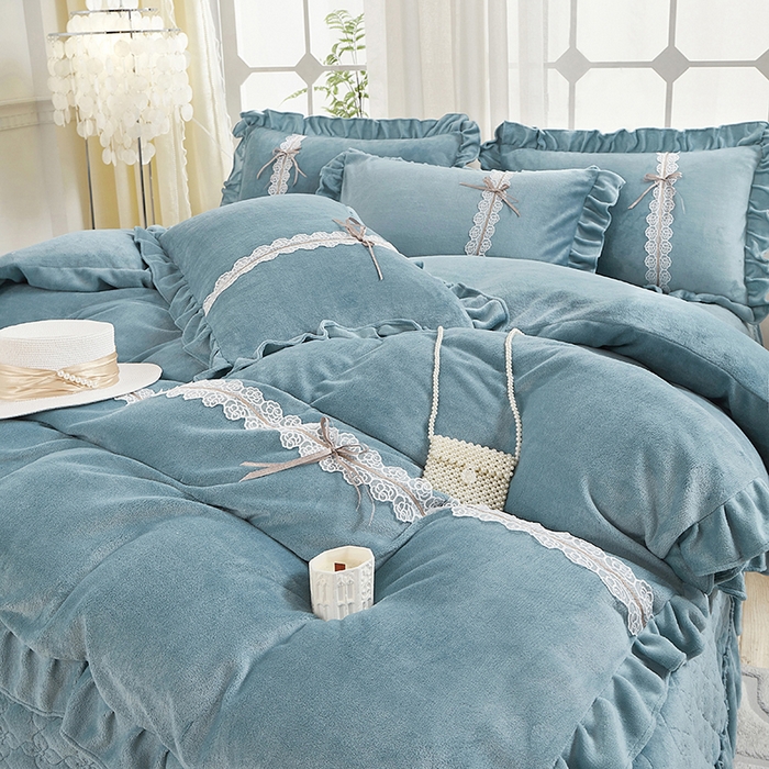 91家纺网 家纺一手货源 找家纺 卡迪亚家纺 2024新款牛奶绒床盖款公主风四件套-依琳系列 依琳-活力蓝