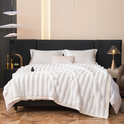 2025新款兔毛绒大抽条复合毛毯柔软亲肤加厚保暖秋冬必备居家盖毯/沙发装饰多用款 白色