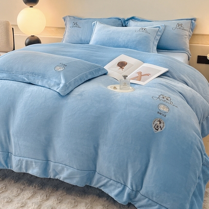 91家纺网 家纺一手货源 找家纺 新方向 2025新款全消光A类刺绣牛奶绒四件套-伊菲 伊菲-以太兰