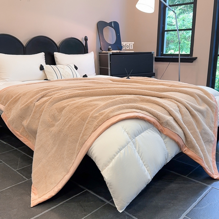 91家纺网 家纺一手货源 找家纺 2025新款纯色仿貂绒双面绒宝宝绒多功能休闲毯子办公室卧室复合毯子 卡其