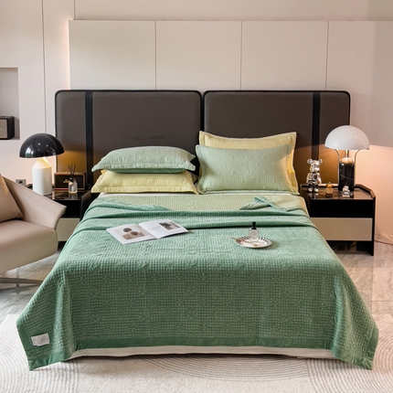 91家纺网 家纺一手货源 找家纺 诗黛尔 2024新款天丝绒夹棉床盖三件套系列 橄榄绿