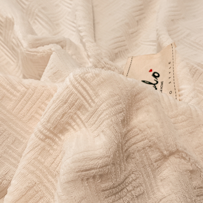 91家纺网 家纺一手货源 找家纺 857家居 2024新款雕花绒四件套-云朵系列 云朵蓝