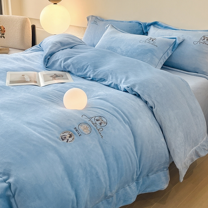 91家纺网 家纺一手货源 找家纺 新方向 2025新款全消光A类刺绣牛奶绒四件套-伊菲 伊菲-以太兰