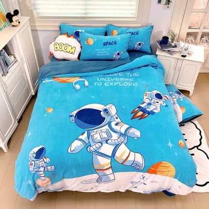 91家纺网 家纺一手货源 找家纺 浩诚 2024新款大版卡通高克重加厚保暖牛奶绒四件套太空人宇航员系列-原创设计 太空遨游
