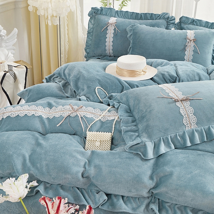 91家纺网 家纺一手货源 找家纺 卡迪亚家纺 2024新款牛奶绒床盖款公主风四件套-依琳系列 依琳-活力蓝