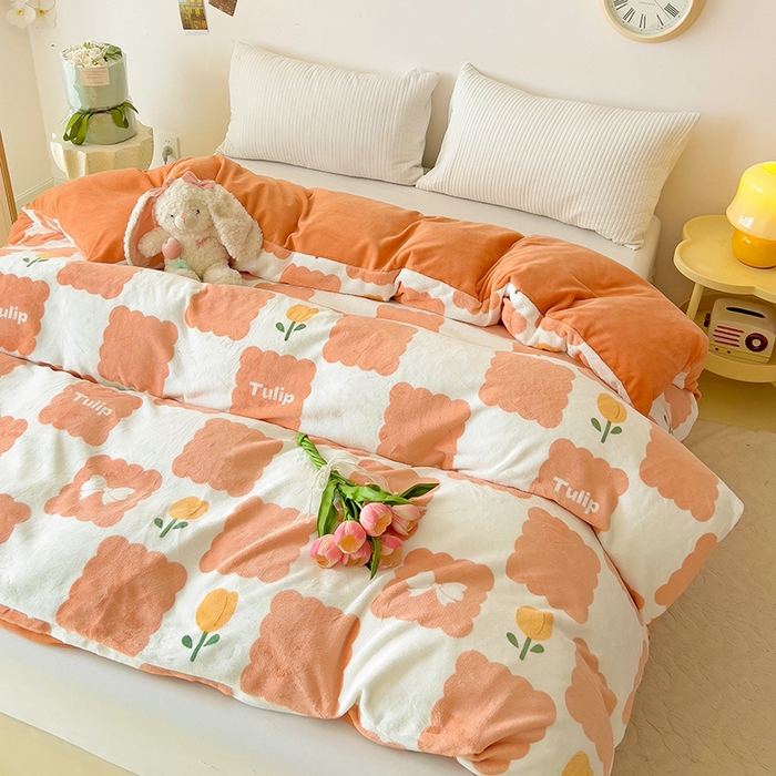 91家纺网 家纺一手货源 找家纺 大柏树 2025新款A类高克重亲肤舒适牛奶绒印花四件套-单被套可定制 花町-桔