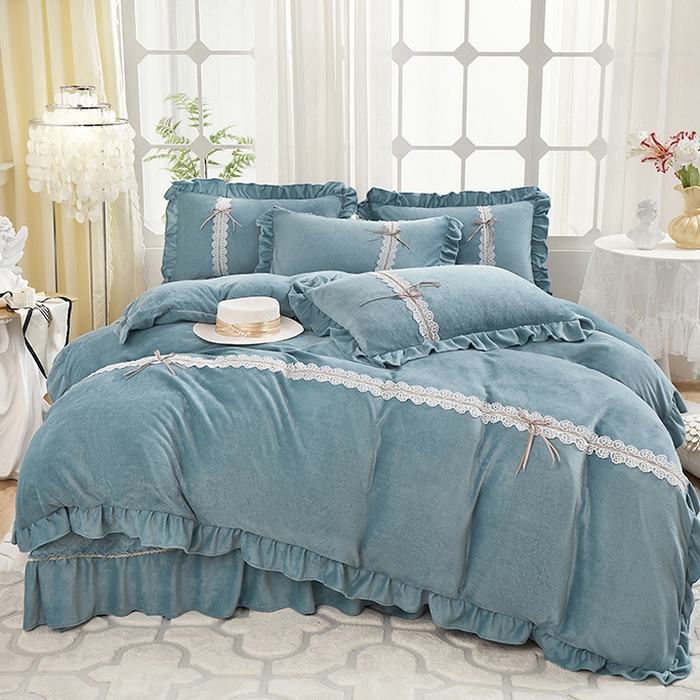 91家纺网 家纺一手货源 找家纺 卡迪亚家纺 2024新款牛奶绒床盖款公主风四件套-依琳系列 依琳-活力蓝