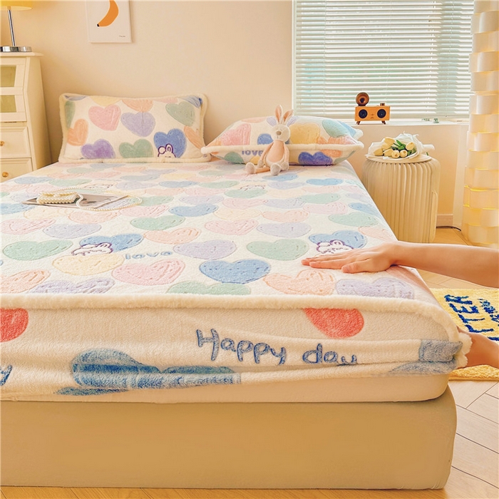 91家纺网 家纺一手货源 找家纺 喜居 喜居 2024新款雪花绒床笠印花牛奶绒床笠三件套单床笠 彩色爱心