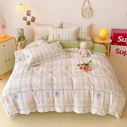 91家纺网 家纺一手货源 找家纺 大柏树 2025新款A类高克重亲肤舒适牛奶绒印花四件套-四件套可定制 悸动