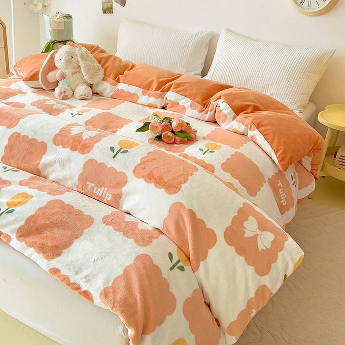 91家纺网 家纺一手货源 找家纺 大柏树 2025新款A类高克重亲肤舒适牛奶绒印花四件套-单被套可定制 花町-桔