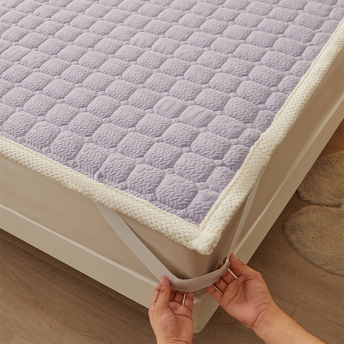 91家纺网 家纺一手货源 找家纺 丽诺床垫 2024新款加厚抗菌雕花绒保暖床垫 灰紫-雕花绒床褥