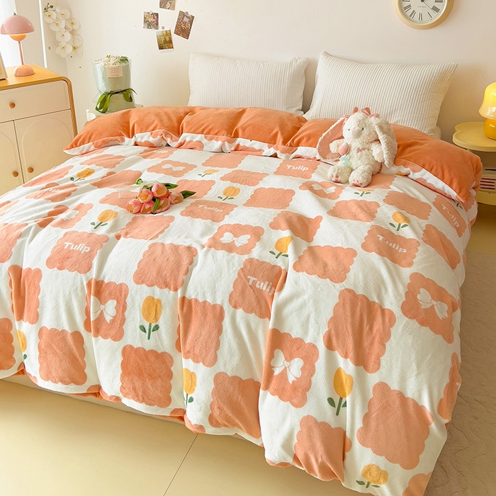 91家纺网 家纺一手货源 找家纺 大柏树 2025新款A类高克重亲肤舒适牛奶绒印花四件套-单被套可定制 花町-桔