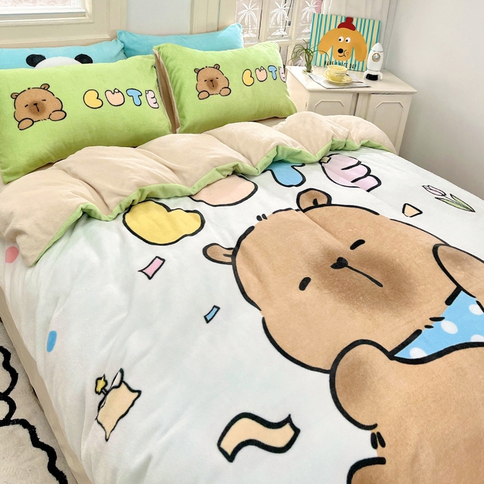 91家纺网 家纺一手货源 找家纺 浩诚 2024新款加厚保暖牛奶绒四件套印花卡通系列 水豚巴拉