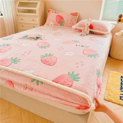 91家纺网 家纺一手货源 找家纺 喜居 喜居 2024新款雪花绒床笠印花牛奶绒床笠三件套单床笠 草莓布丁
