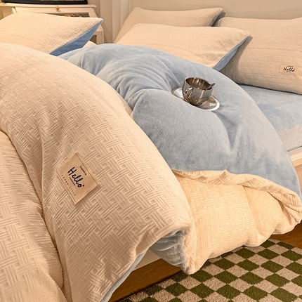 91家纺网 家纺一手货源 找家纺 857家居 2024新款雕花绒四件套-云朵系列 云朵蓝