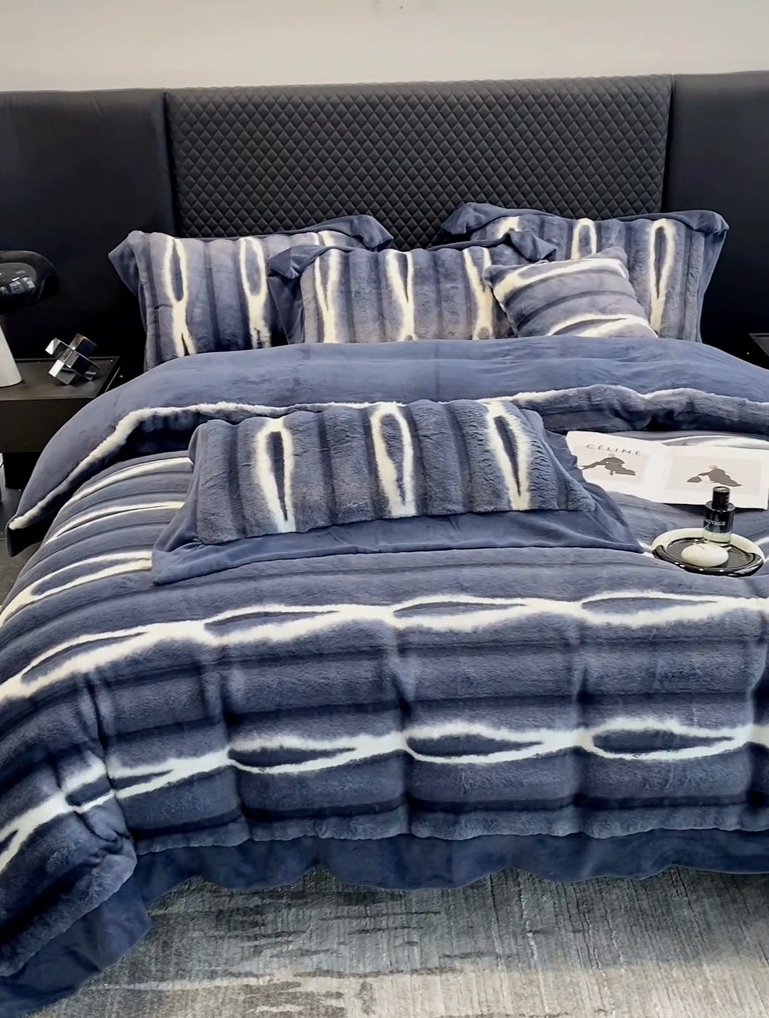 91家纺网 家纺一手货源 找家纺 若未家居 LOVEWE HOUSE 2025秋冬皮草套件A版500克丹麦貂B版240克全消光牛奶绒高端四件套巴洛克  巴克洛布鲁蓝