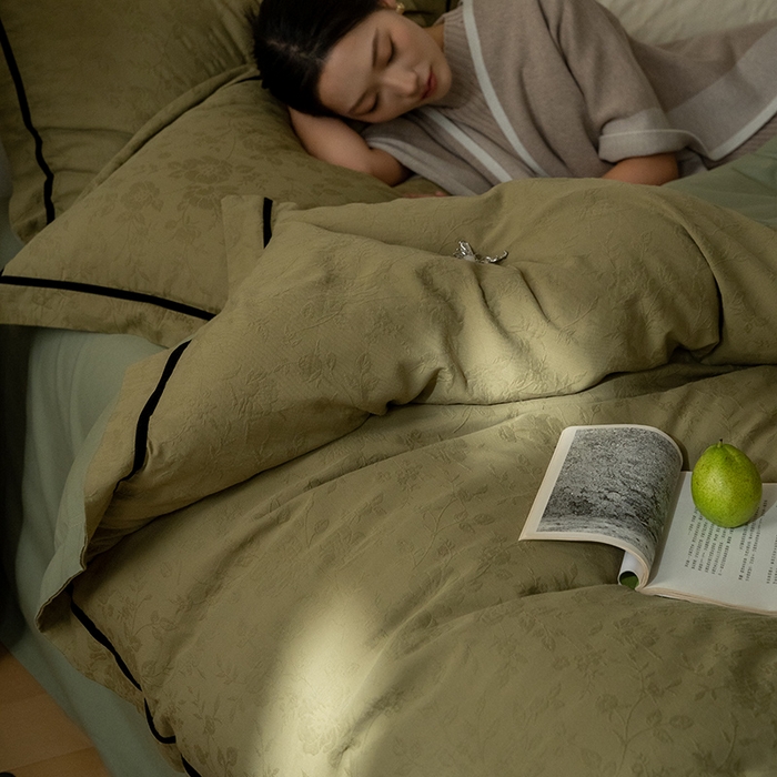 91家纺网 家纺一手货源 找家纺 2024新款老钱风复古秋冬全棉加厚立体浮雕磨毛四件套 橄榄绿