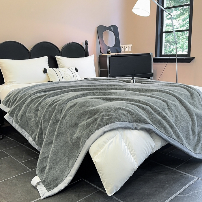 91家纺网 家纺一手货源 找家纺 2025新款纯色仿貂绒双面绒宝宝绒多功能休闲毯子办公室卧室复合毯子 浅灰