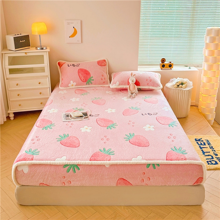 91家纺网 家纺一手货源 找家纺 喜居 喜居 2024新款雪花绒床笠印花牛奶绒床笠三件套单床笠 草莓布丁