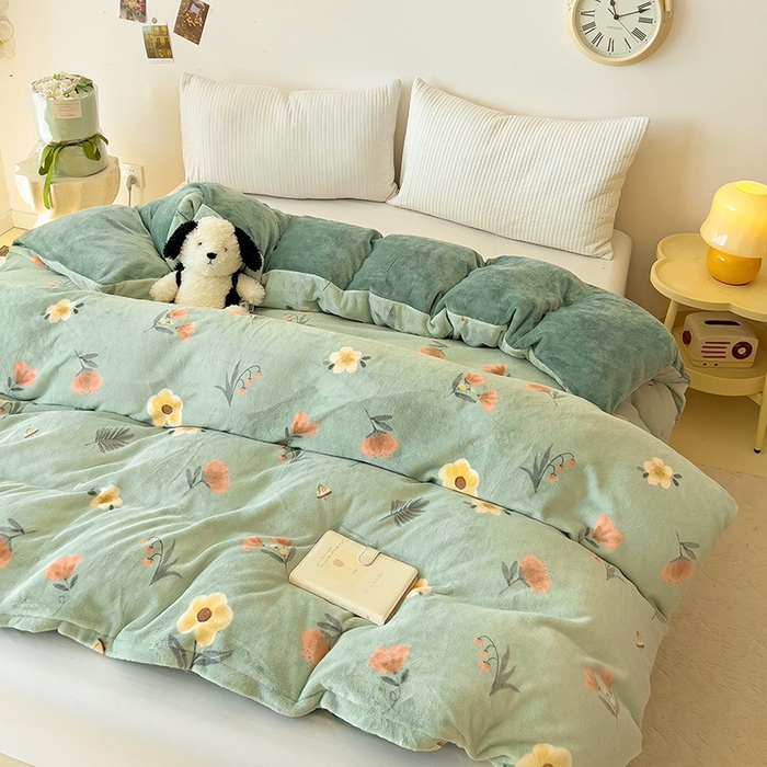 91家纺网 家纺一手货源 找家纺 大柏树 2025新款A类高克重亲肤舒适牛奶绒印花四件套-单被套可定制 春意浓-绿