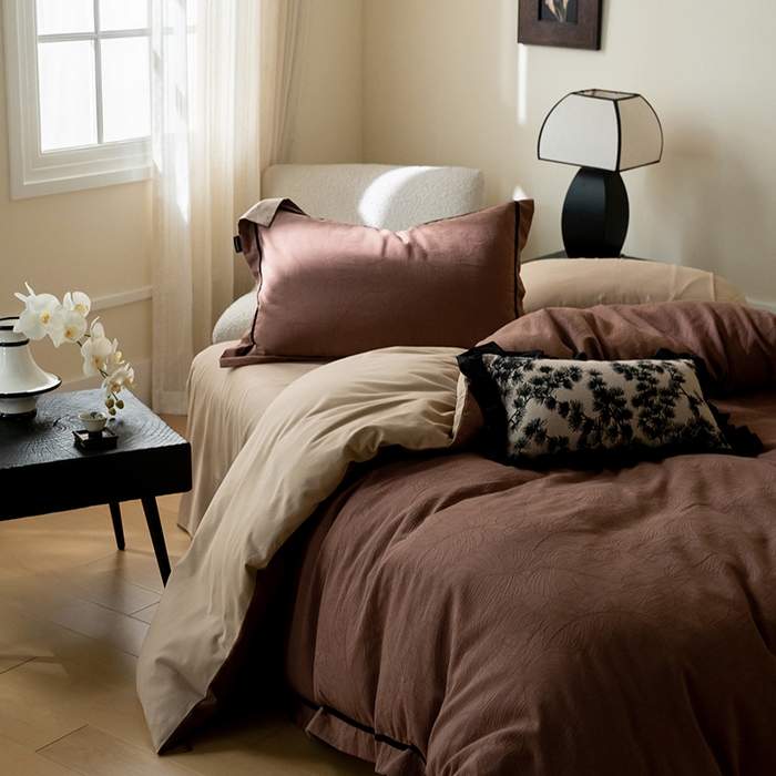 91家纺网 家纺一手货源 找家纺 2024新款老钱风复古秋冬全棉加厚立体浮雕磨毛四件套 朱砂栗