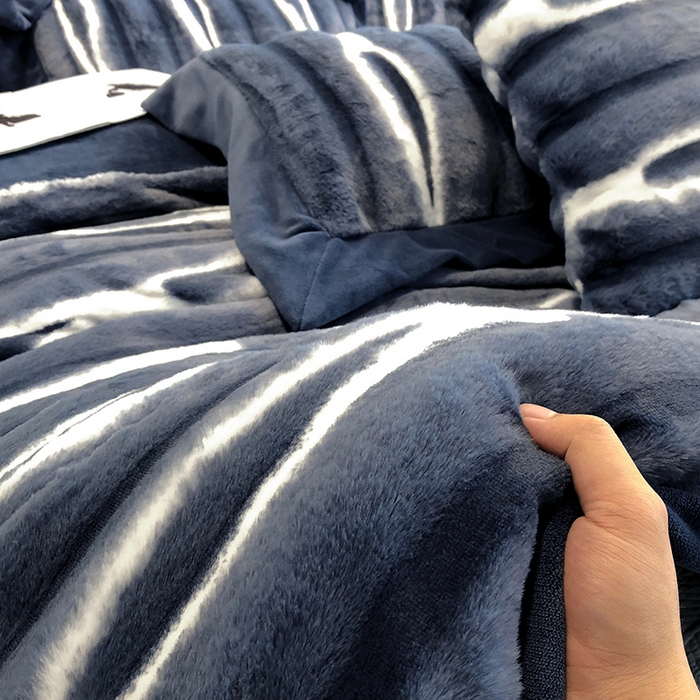91家纺网 家纺一手货源 找家纺 若未家居 LOVEWE HOUSE 2025秋冬皮草套件A版500克丹麦貂B版240克全消光牛奶绒高端四件套巴洛克  巴克洛布鲁蓝