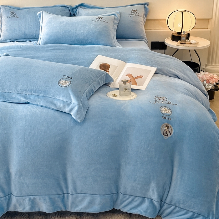 91家纺网 家纺一手货源 找家纺 新方向 2025新款全消光A类刺绣牛奶绒四件套-伊菲 伊菲-以太兰