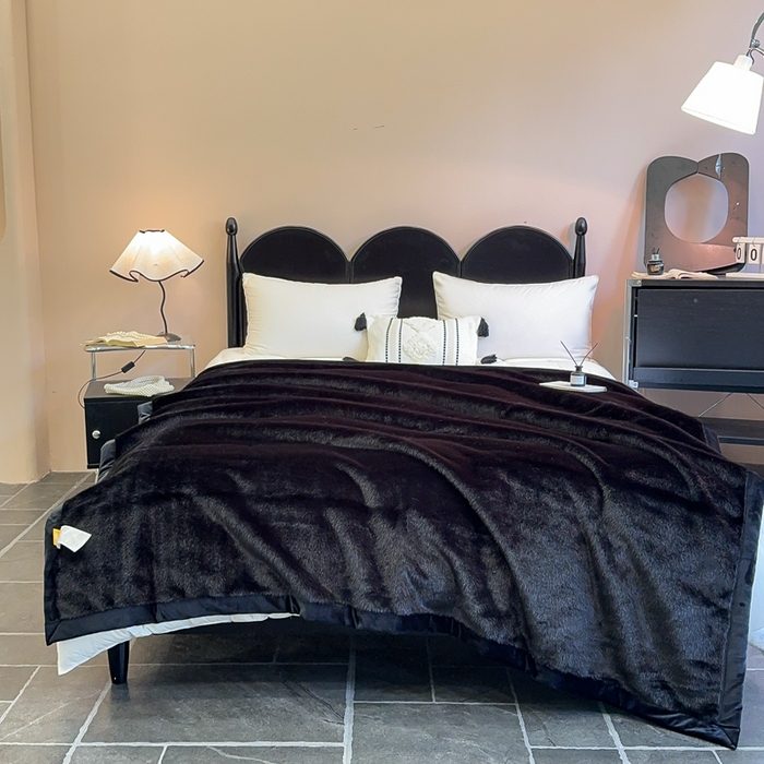 91家纺网 家纺一手货源 找家纺 2025新款纯色仿貂绒双面绒宝宝绒多功能休闲毯子办公室卧室复合毯子 黑色