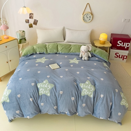 91家纺网 家纺一手货源 找家纺 大柏树 2025新款A类高克重亲肤舒适牛奶绒印花四件套-单被套可定制 小幸运-深灰