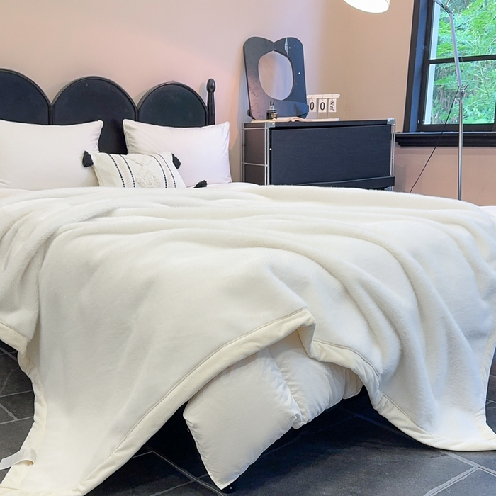 91家纺网 家纺一手货源 找家纺 2025新款纯色仿貂绒双面绒宝宝绒多功能休闲毯子办公室卧室复合毯子 白色