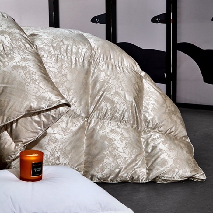 91家纺网 家纺一手货源 找家纺 静若居 2024新款羽绒被壳高精密真丝提花羽绒被壳单层防绒婚庆款 香槟