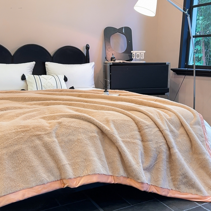 91家纺网 家纺一手货源 找家纺 2025新款纯色仿貂绒双面绒宝宝绒多功能休闲毯子办公室卧室复合毯子 卡其