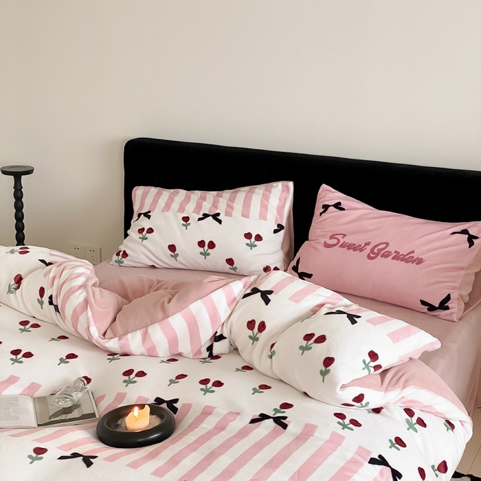 91家纺网 家纺一手货源 找家纺 时光里 2024新款数码印花牛奶绒四件套 甜蜜花园