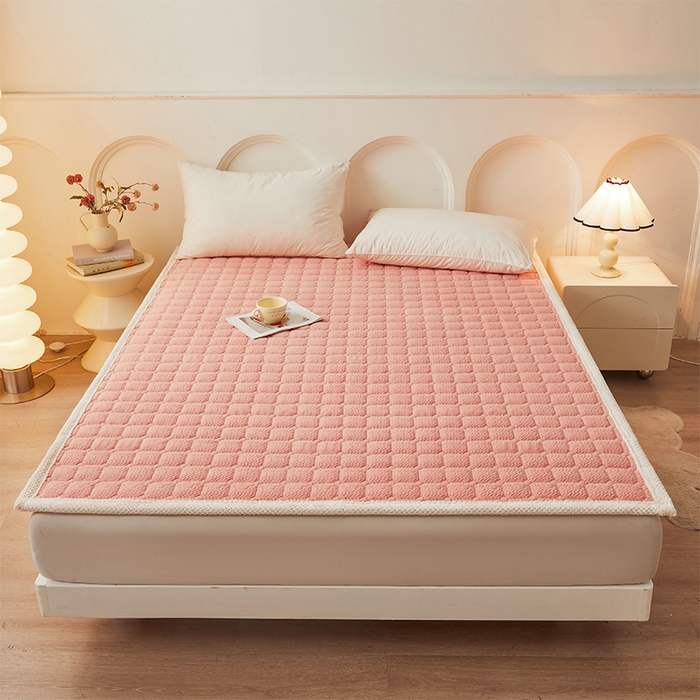 91家纺网 家纺一手货源 找家纺 丽诺床垫 2024新款加厚抗菌雕花绒保暖床垫 粉色-雕花绒床褥