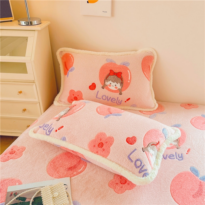 91家纺网 家纺一手货源 找家纺 喜居 喜居 2024新款雪花绒床笠印花牛奶绒床笠三件套单床笠 桃子女孩