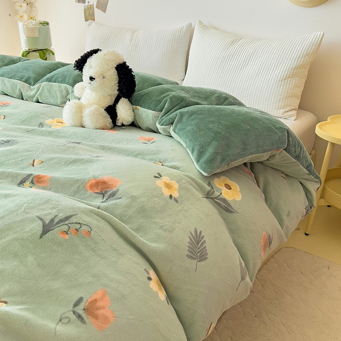 91家纺网 家纺一手货源 找家纺 大柏树 2025新款A类高克重亲肤舒适牛奶绒印花四件套-单被套可定制 春意浓-绿