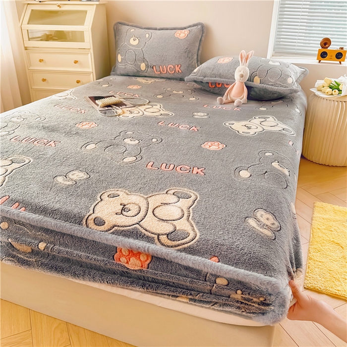 91家纺网 家纺一手货源 找家纺 喜居 喜居 2024新款雪花绒床笠印花牛奶绒床笠三件套单床笠 幸运小熊