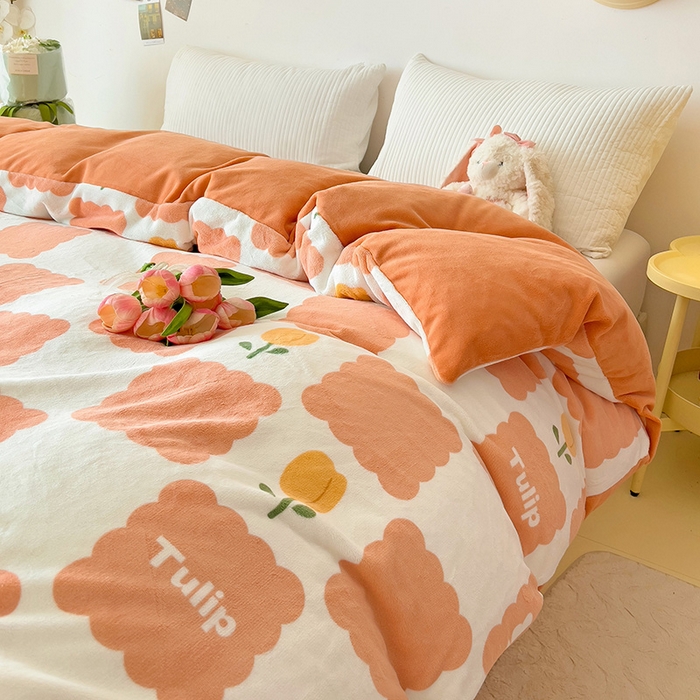 91家纺网 家纺一手货源 找家纺 大柏树 2025新款A类高克重亲肤舒适牛奶绒印花四件套-单被套可定制 花町-桔