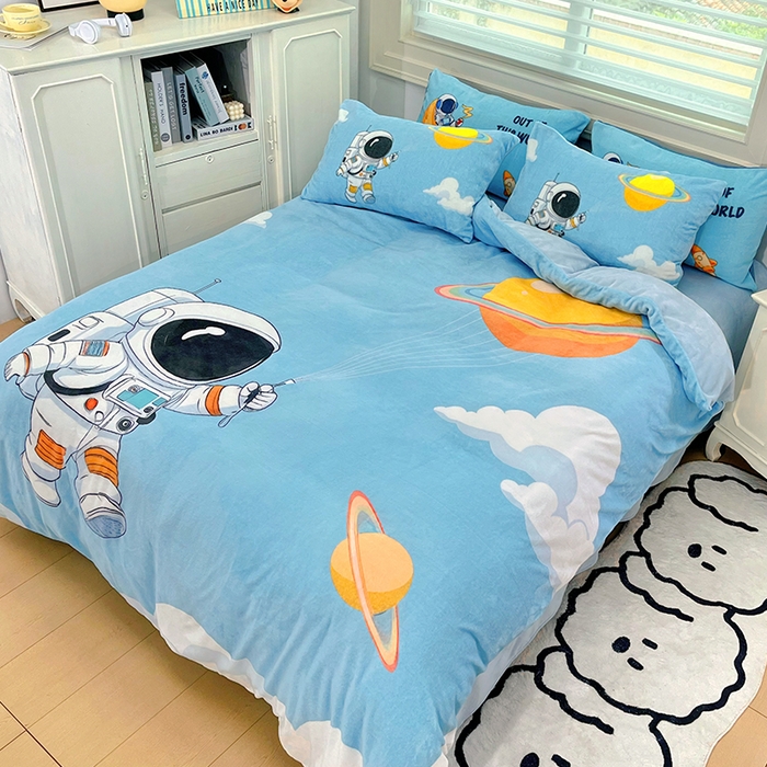 91家纺网 家纺一手货源 找家纺 浩诚 2024新款大版卡通高克重加厚保暖牛奶绒四件套太空人宇航员系列-原创设计 太空漫步