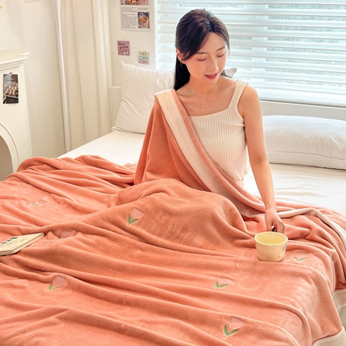 91家纺网 家纺一手货源 找家纺 慕尚 2025新款简约双面牛奶绒刺绣多功能盖毯-郁金香 郁金香-橘