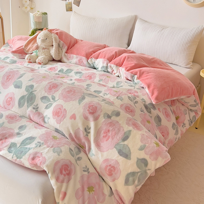 91家纺网 家纺一手货源 找家纺 大柏树 2025新款A类高克重亲肤舒适牛奶绒印花四件套-单被套可定制 朵柔-粉