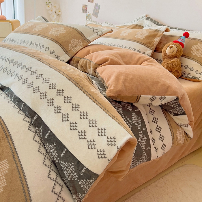 91家纺网 家纺一手货源 找家纺 大柏树 2025新款A类高克重亲肤舒适牛奶绒印花四件套-四件套可定制 波西米亚